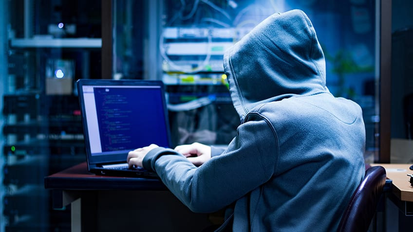 Hacker là gì? Phân biệt 7 loại hacker phổ biến nhất