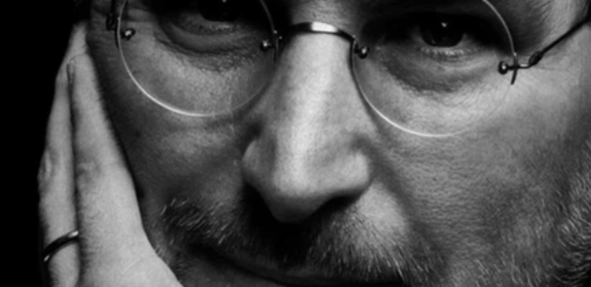 Chưa tốt nghiệp đại học và chẳng viết nổi một dòng code, bí kíp nào đã giúp Steve Jobs ?